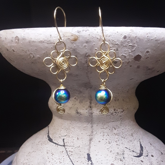 Handcrafted Earrings Gold with Black Aurora Borealis Glass Beads - Picture 6 of 8